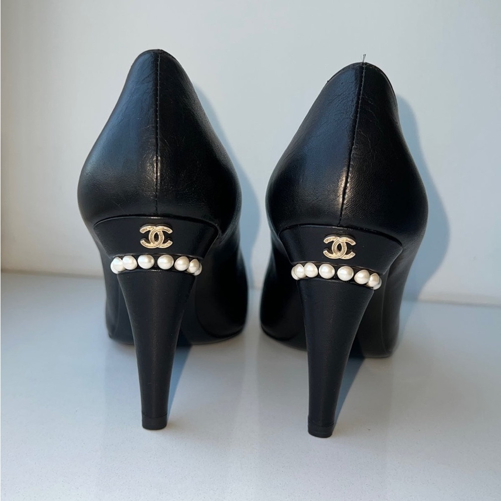 Authentic CHANEL black Leather Heel Pump with pearls and gold CC’s